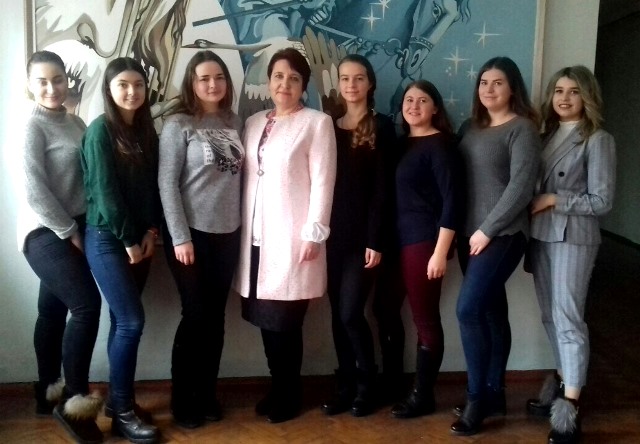 Голова журі - доц. Бабій Ірина Михайлівна і студенти факультету філології  і журналістики - учасники обласного етапу Конкурсу